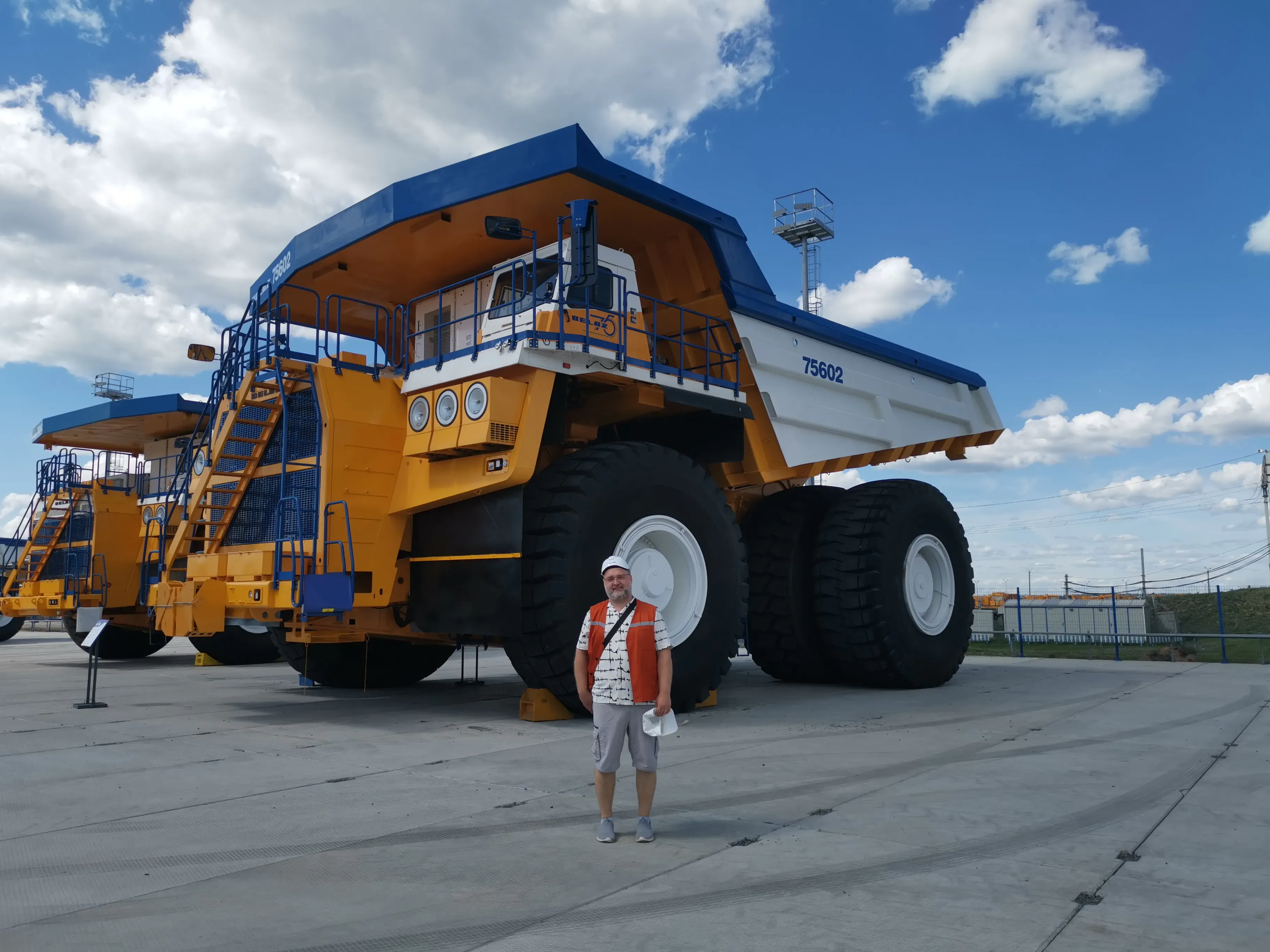 БелАЗ‑7571 поражает с первого взгляда! Фото: Елена Курмарова