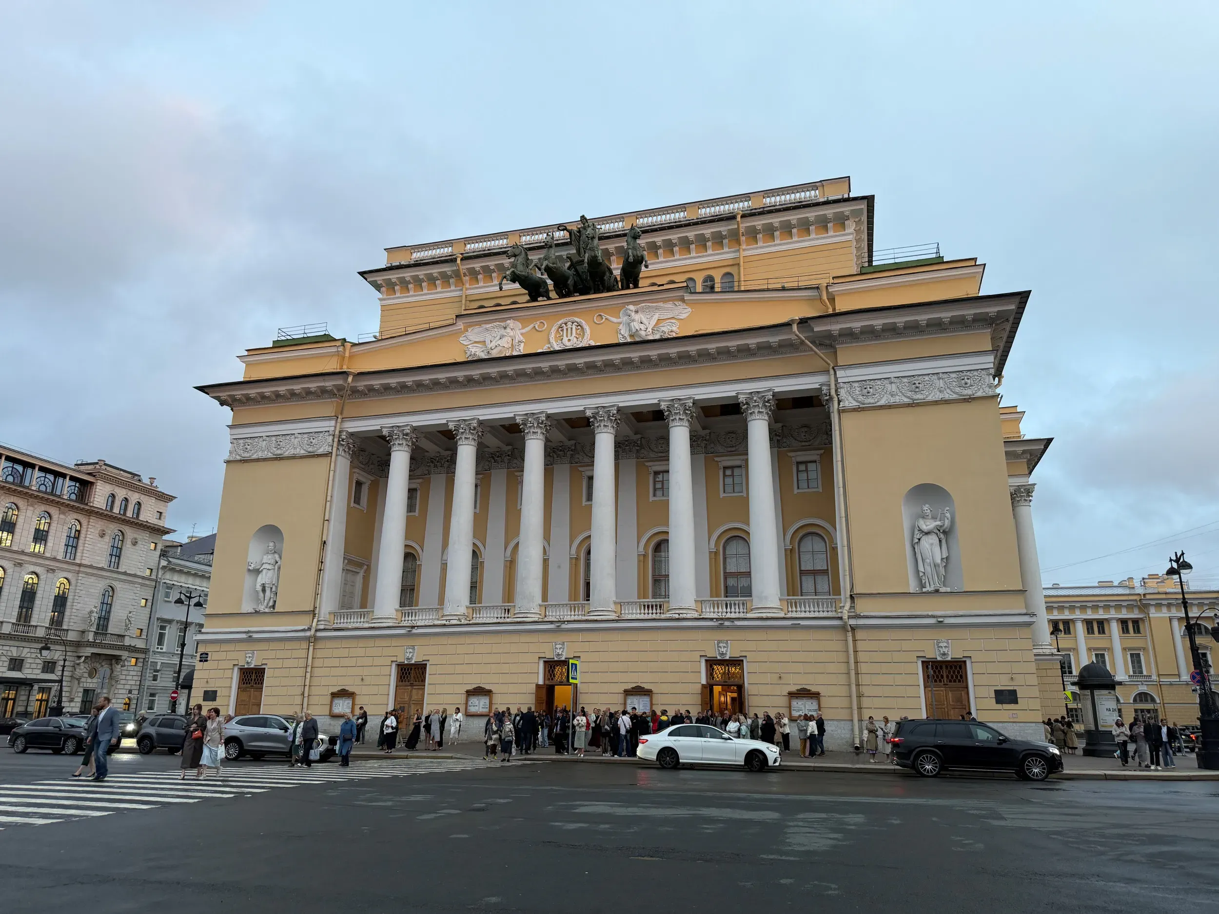 Здание Александринки / фото Елена Никуличева / Горбилет