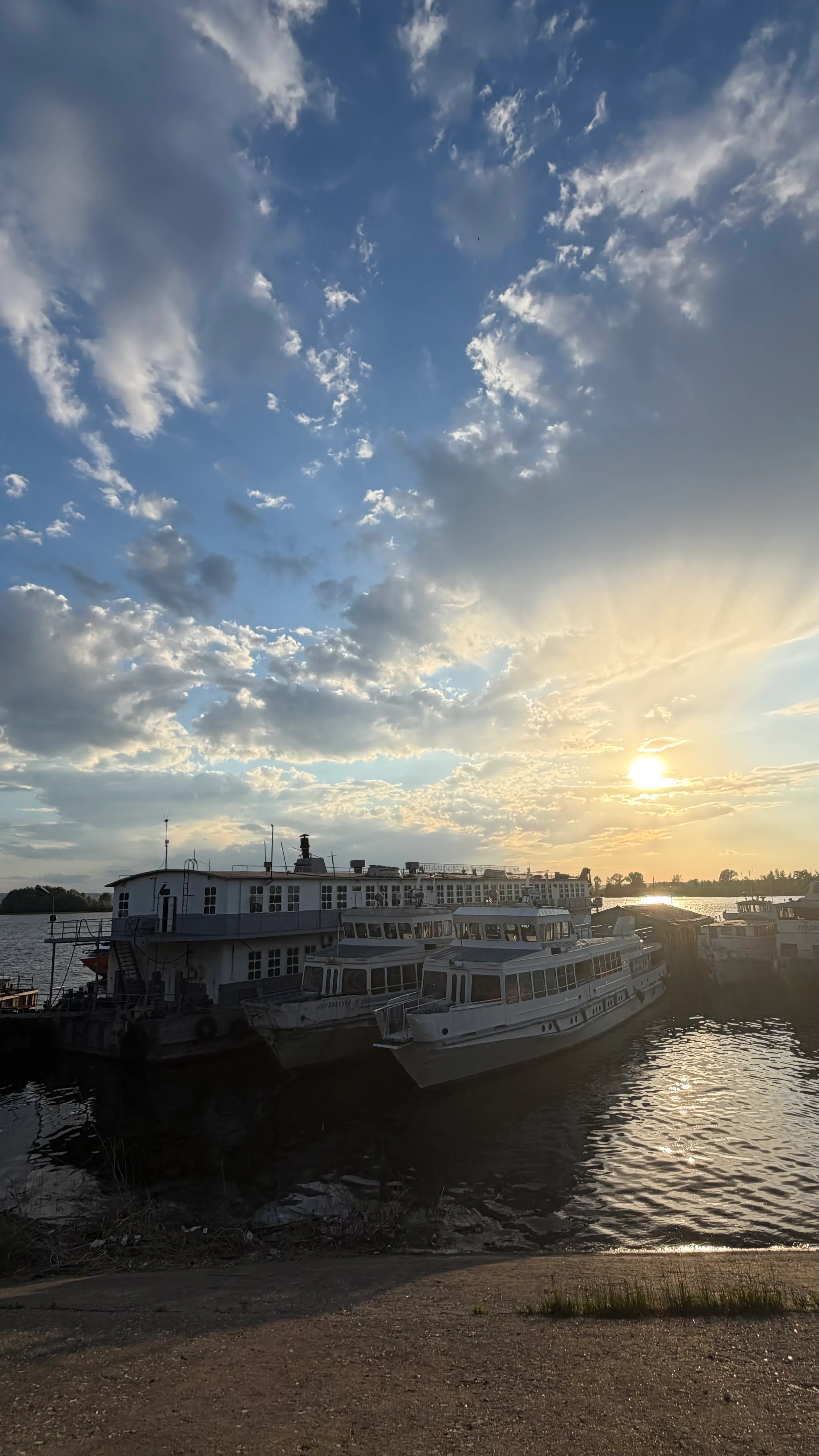 Атмосфера Речного порта. Фото: Ангелина Головатая