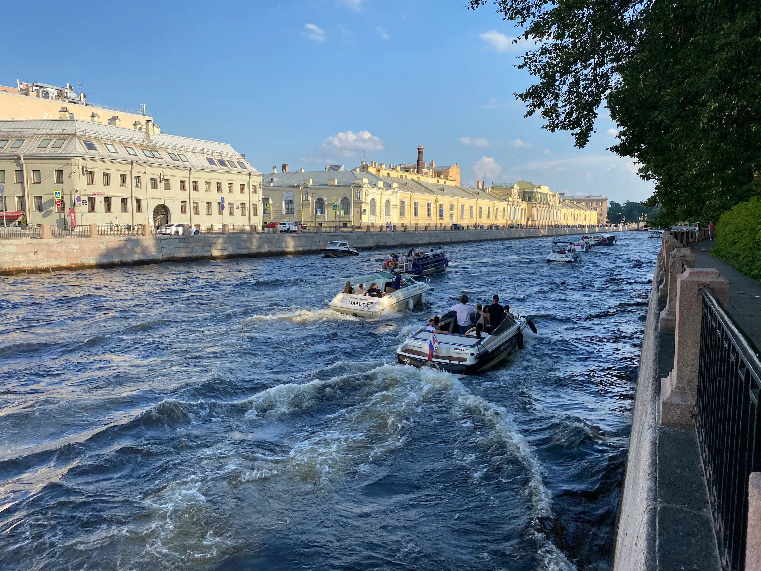 Прогулки на катерах по каналам / фото Елена Никуличева / Горбилет