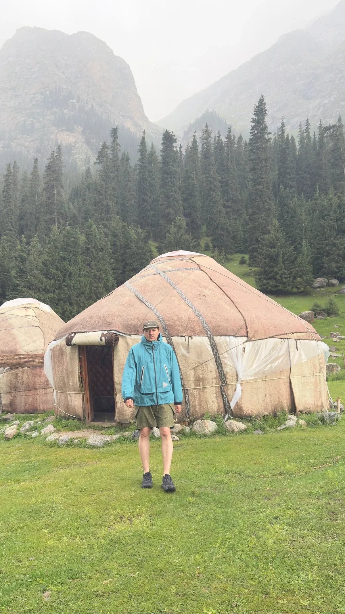 Юрта конюха в Алтын-Арашане / Mishka Travel