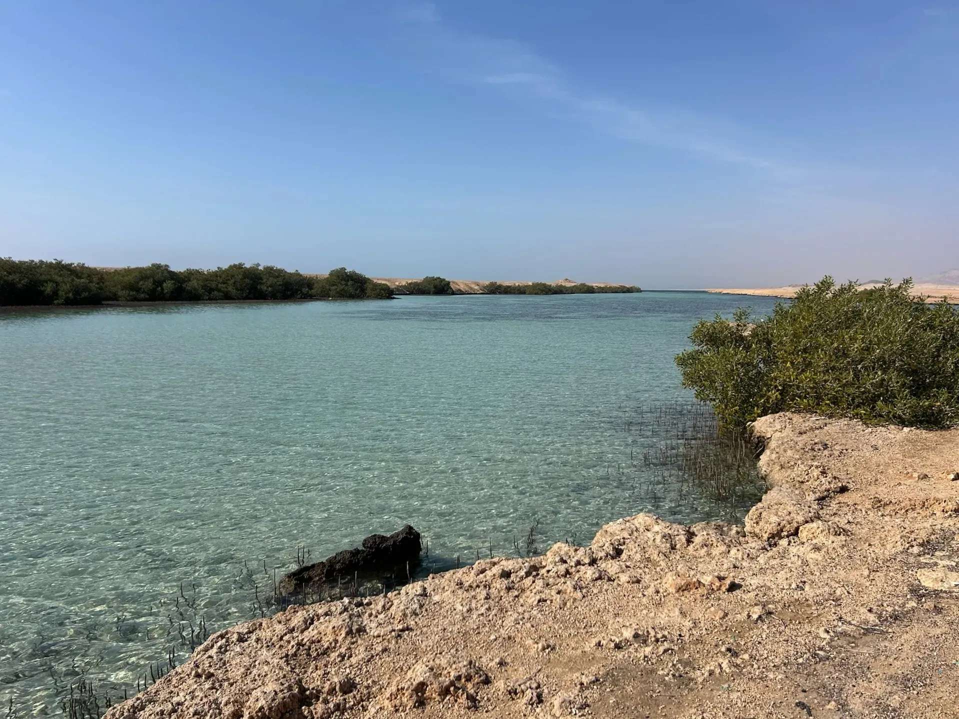 Позади ещё бескрайняя пустыня и горы…