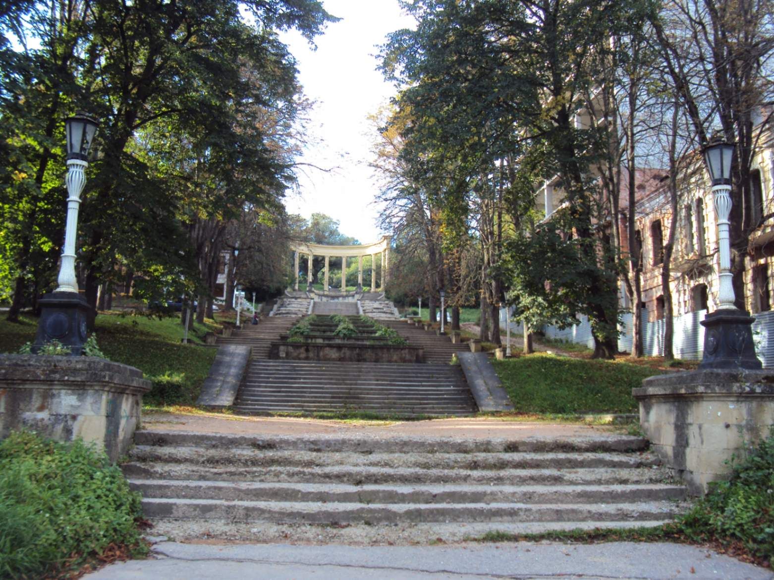 Каскадная лестница в Кисловодске. Фото: Kemal KOZBAEV / Wikimedia