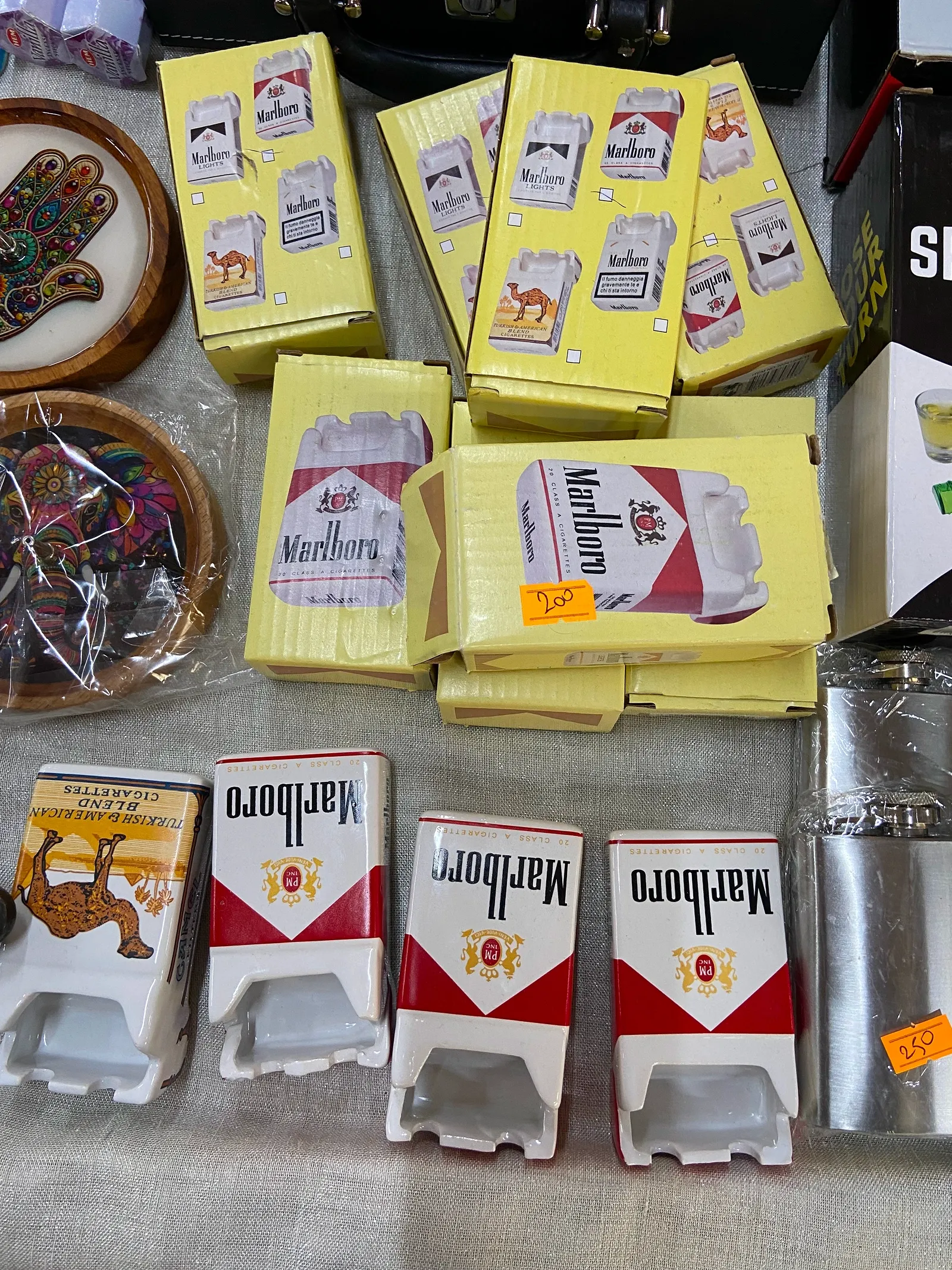 Лимитированные пепельницы. Автор фото Анастасия Пелевина