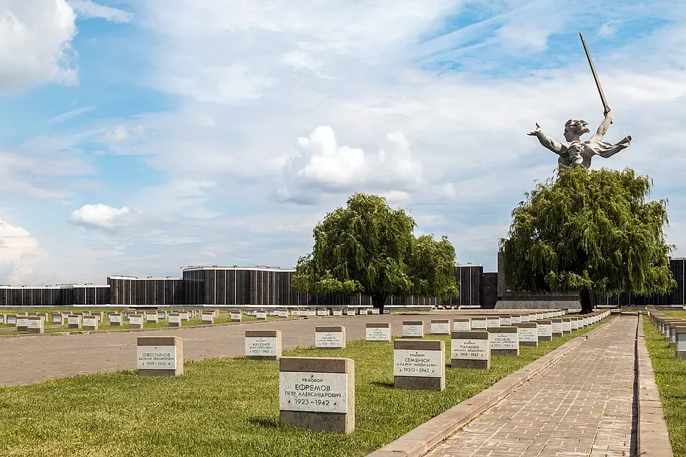 Воинское мемориальное кладбище (Mike1979 Russia / Wikimedia)