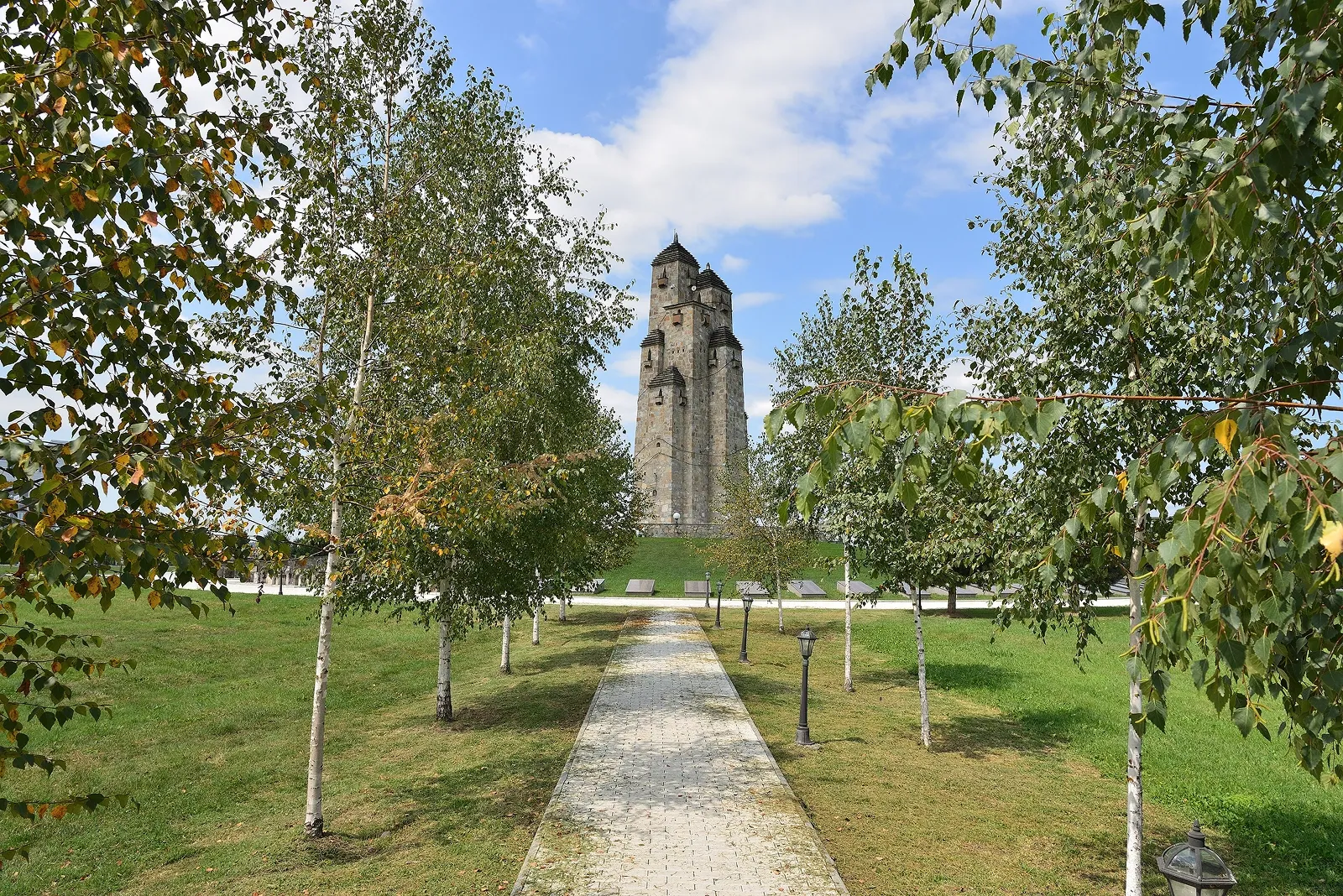 Мемориал&nbsp;«Девять башен». Назрань / фото:&nbsp;Александр Байдуков / Wikimedia