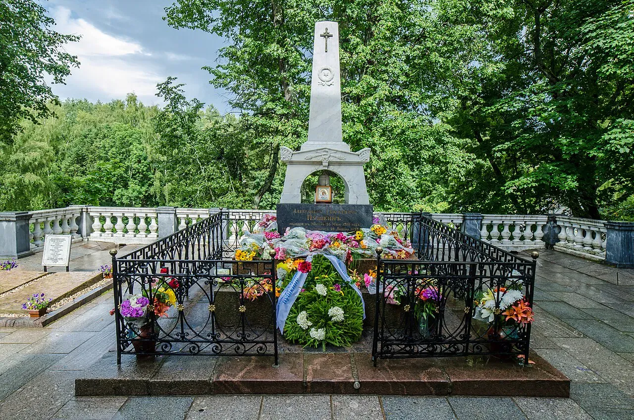 Могила Пушкина в Святогорском монастыре (Belliy / Wikimedia)