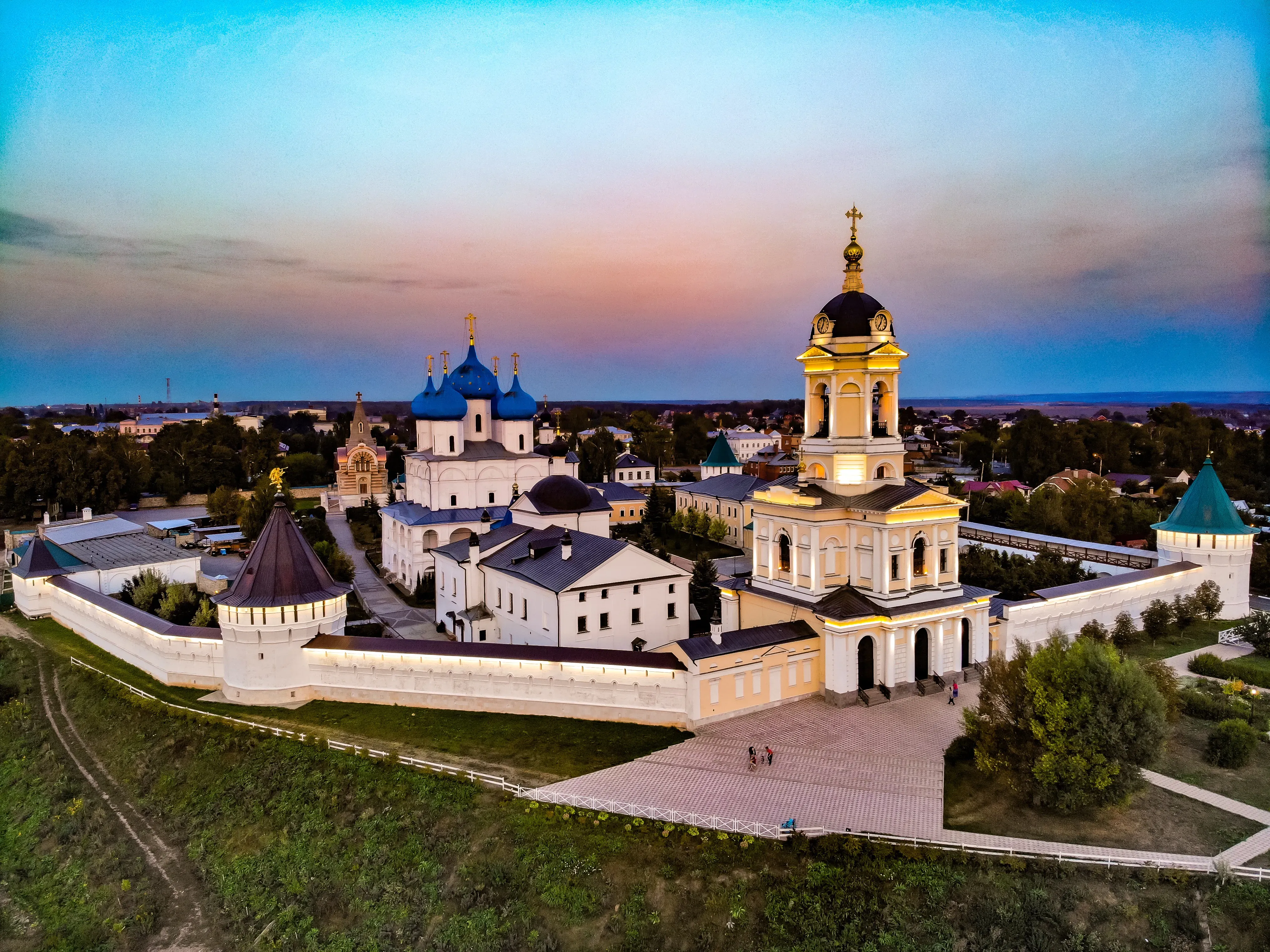 Введенский Владычный монастырь в Серпухове / LenskiyS / Wikimedia