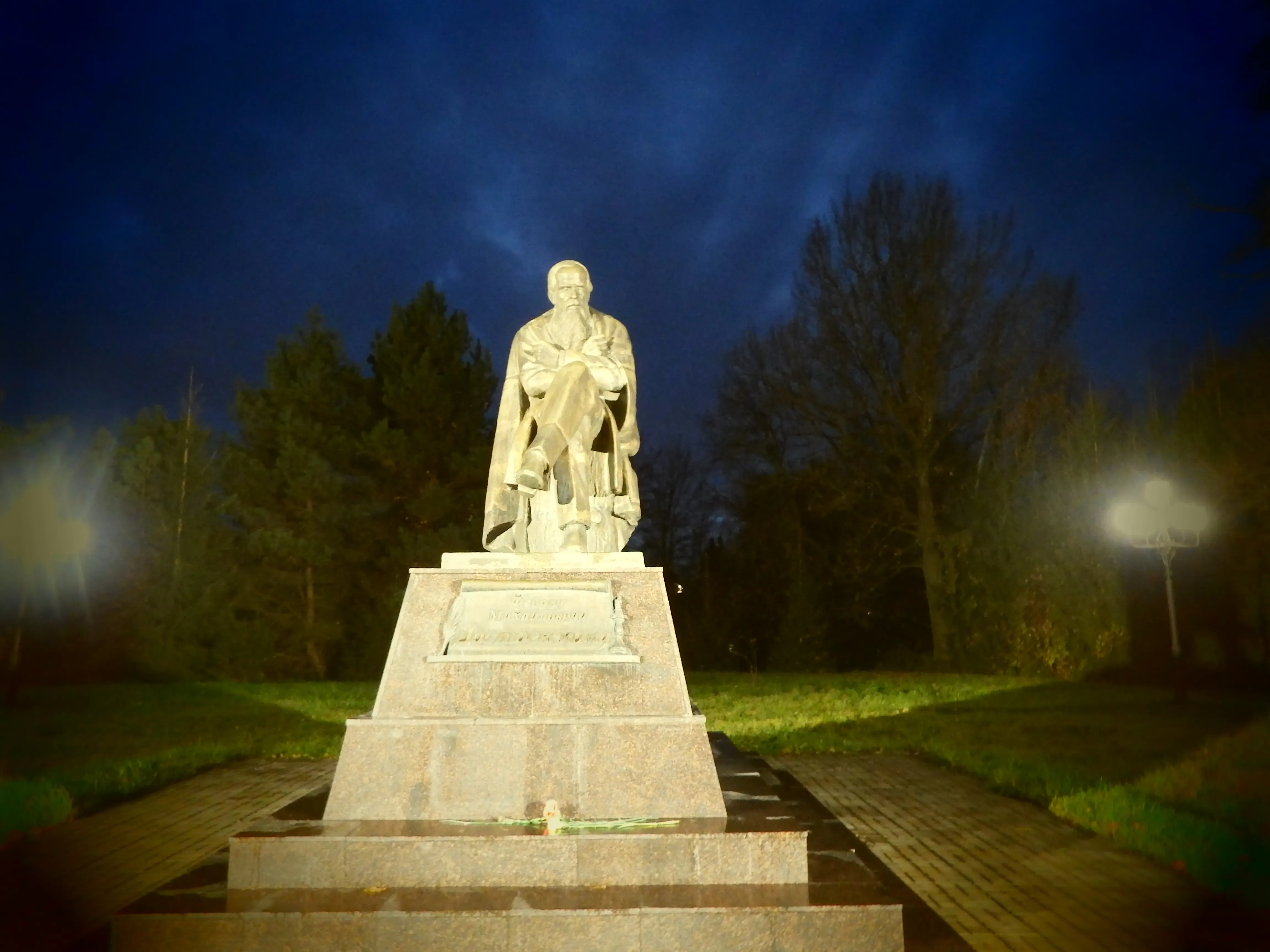 Памятник Достоевскому / Vasilii Martynov / Wikimedia