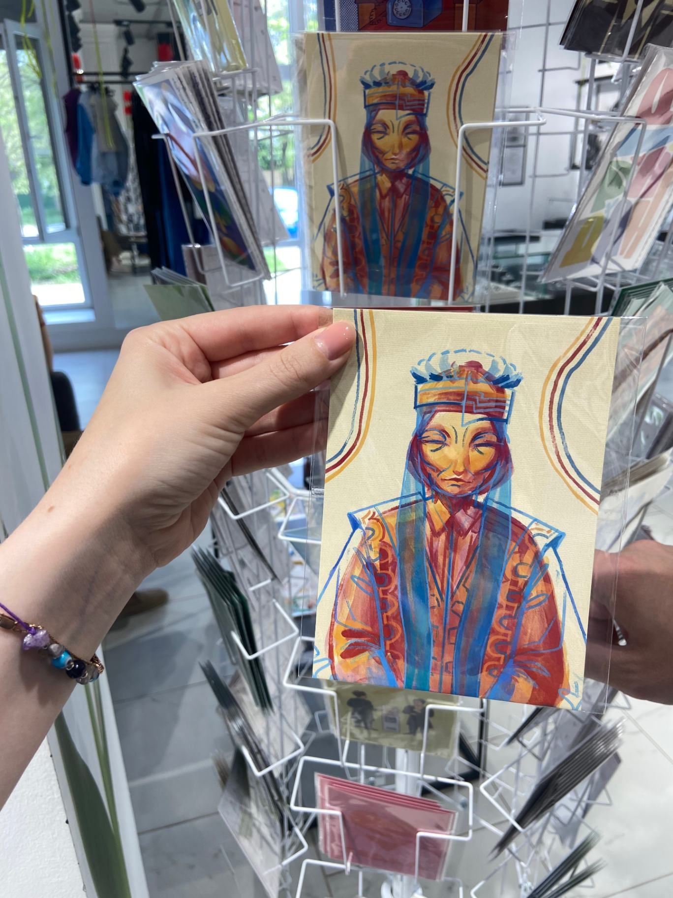 Открытки от местных художников. Автор фото Анастасия Пелевина