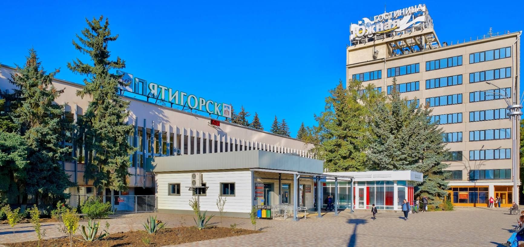 Гостиница в центре. Фото: Vyacheslav Bukharov / Wikimedia