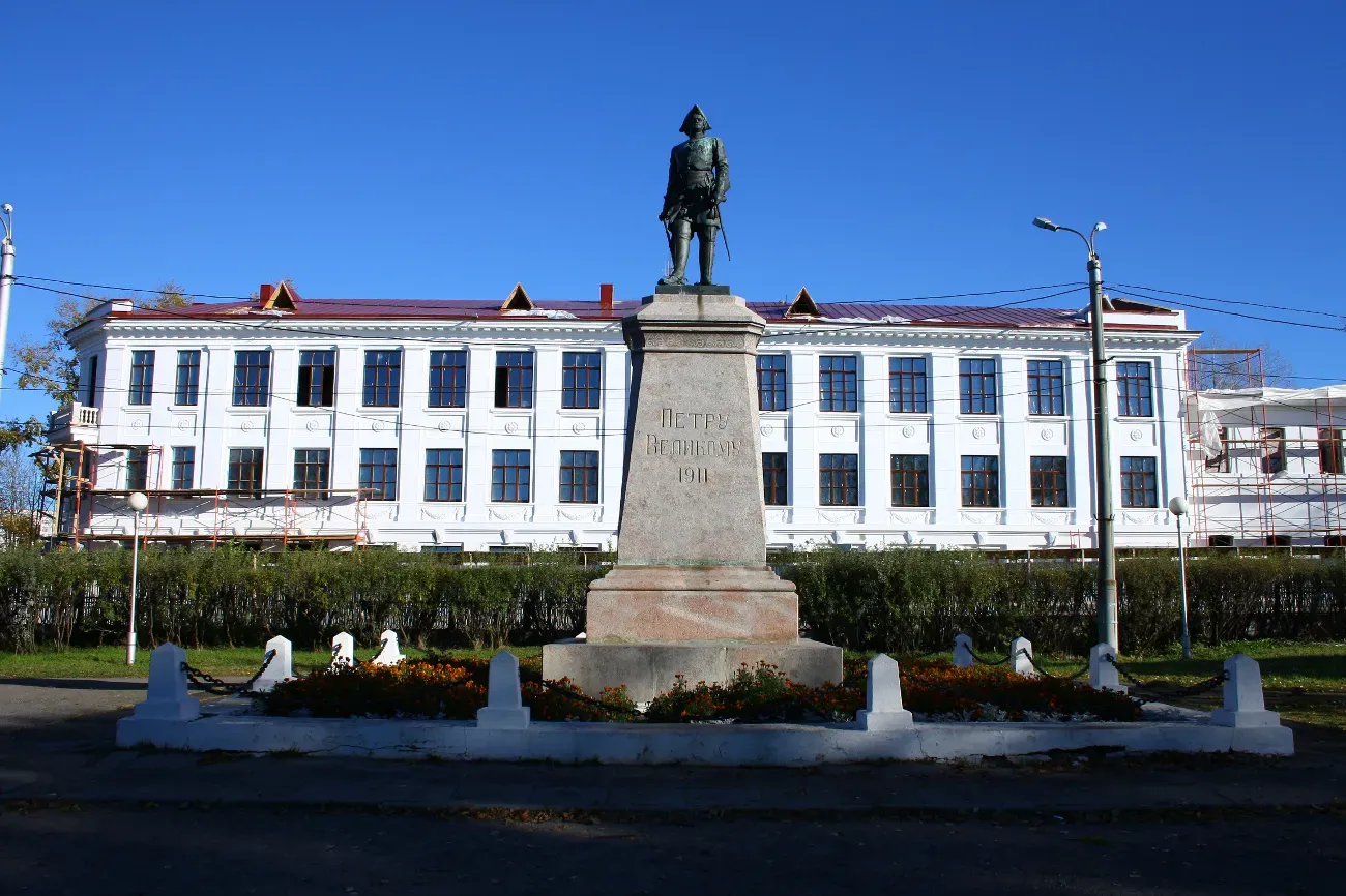 Памятник Петру I в Архангельске — копия таганрогского монумента / Alena Pasheva / Wikimedia