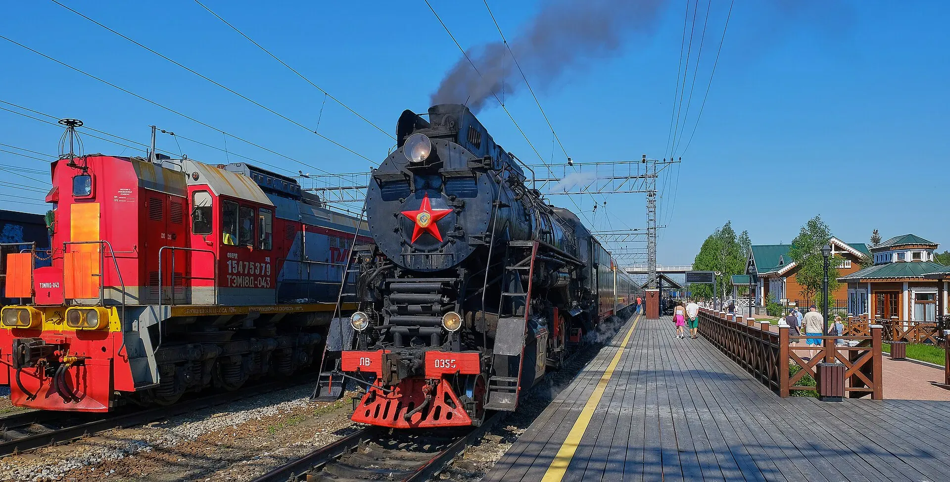 Экспресс на на станции Шувакиш / Vyacheslav Bukharov / WIkimedia