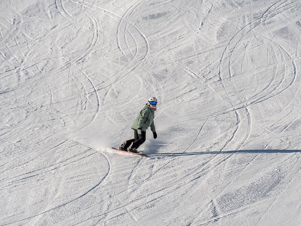 Ski_resort,_Soelden_(P1032612).jpg