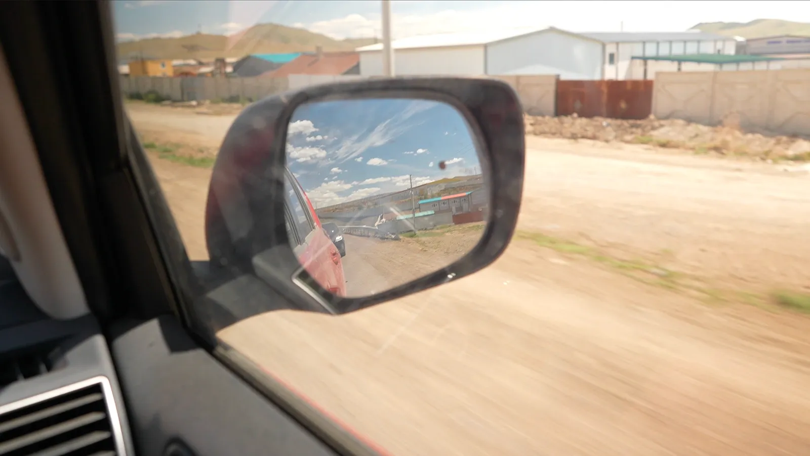 Сизый дым в зеркале / фото Дмитрий Полудин