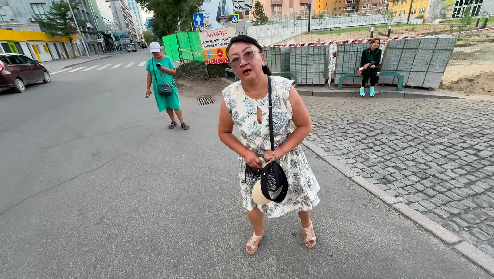 Тётенька-меняла / фото Дмитрий Полудин