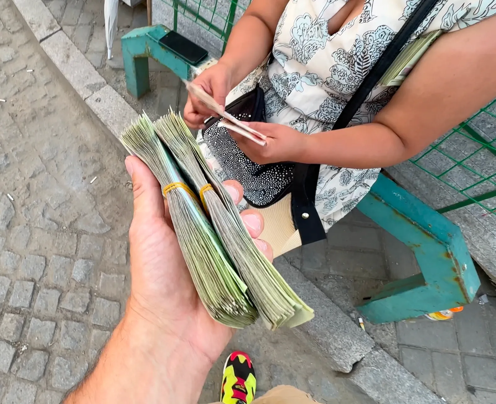 Денег поменяли / фото Дмитрий Полудин