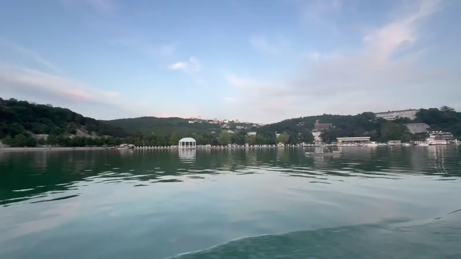 Берём на заметку водное такси в Абрау-Дюрсо. Фото: Маша Ледяева