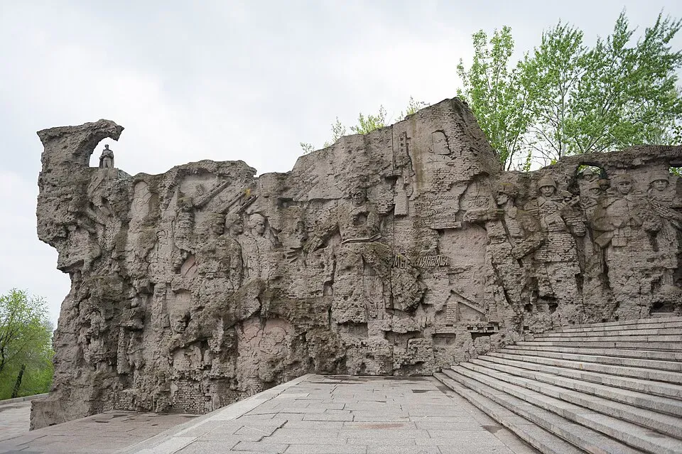 Стены-руины (Яна Краснопевцева / Wikimedia)