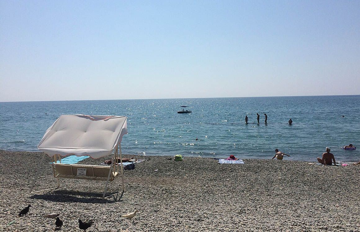 Чкаловский пляж в Адлере (Narek75 / Wikimedia)