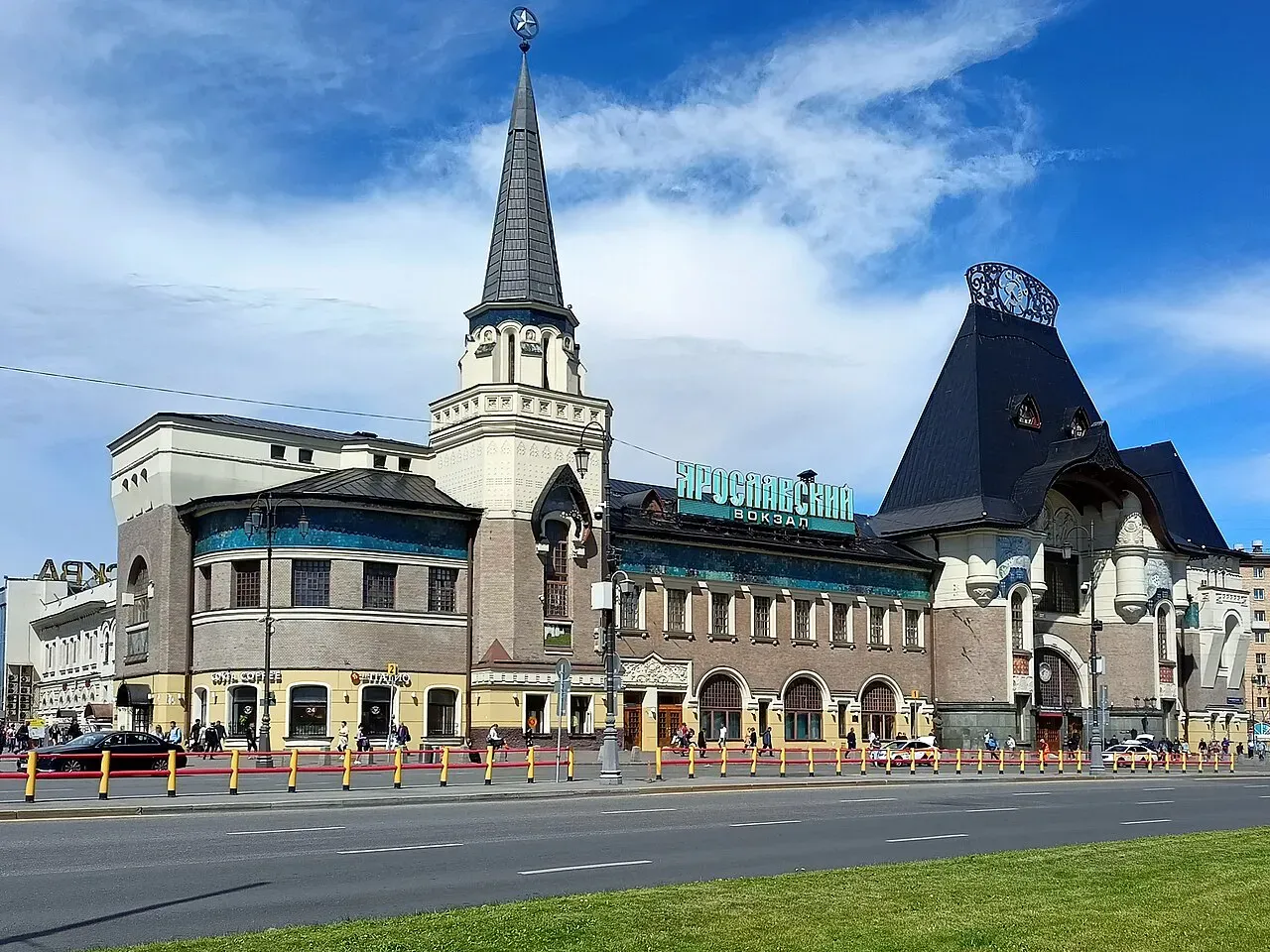 Ярославский вокзал в Москве — стартовая точка маршрута (MikSed / Wikimedia)