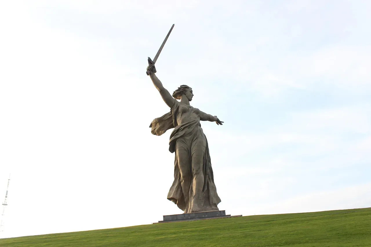 Главная скульптура мемориала (alex1983 / Pixabay)
