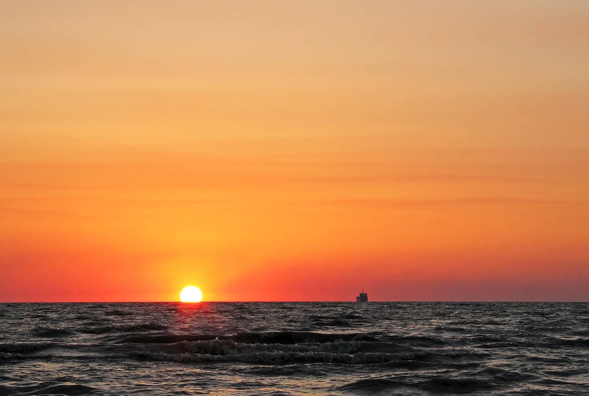 Море в Должанской (lira777 / Shutterstock)