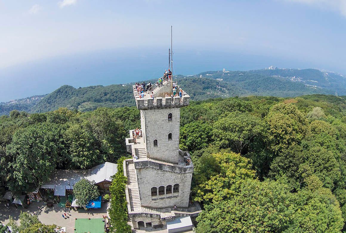 Смотровая башня на горе Ахун (Евгений Лодянов / Wikimedia)