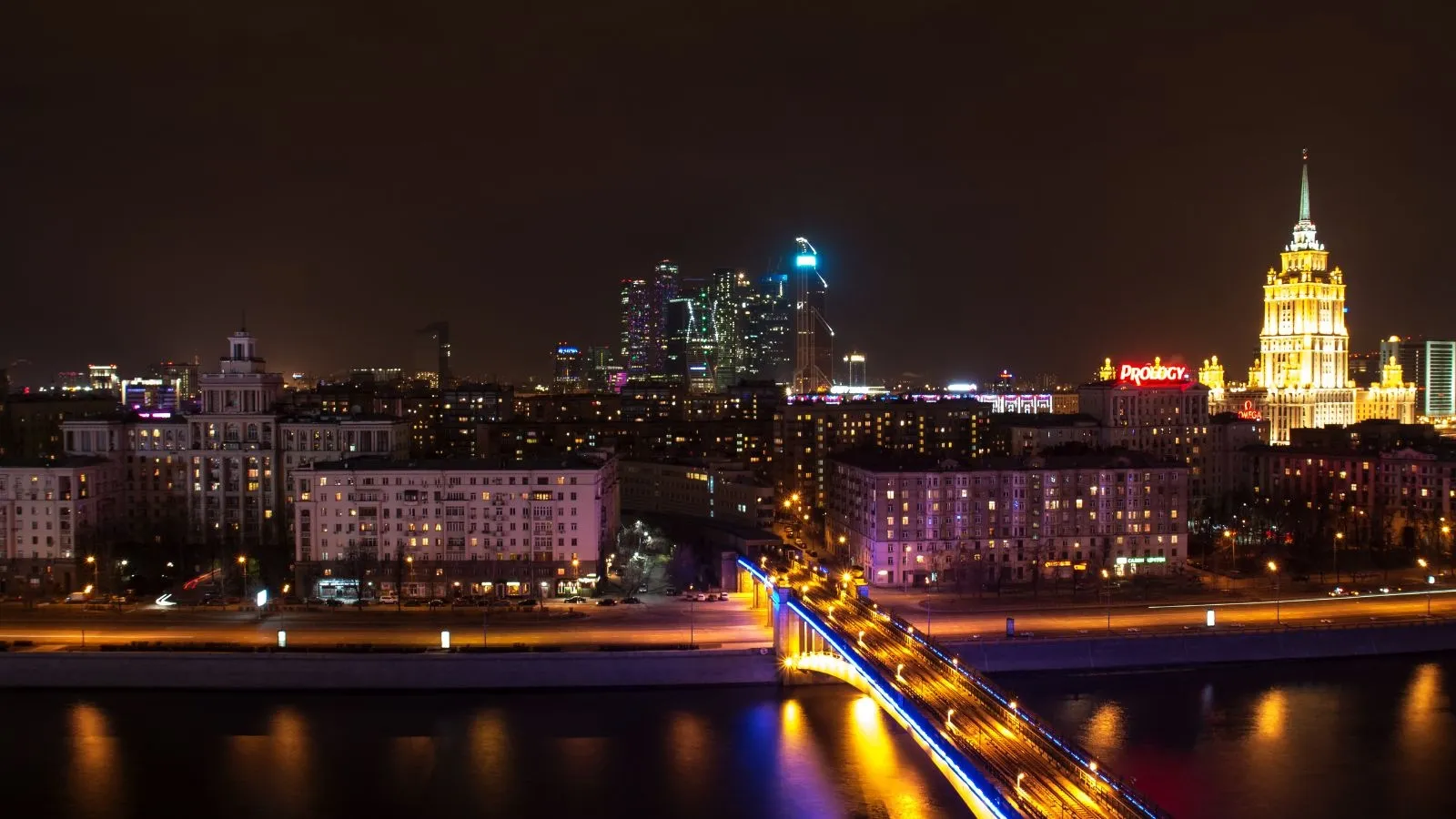 Пять самых красивых уголков ночной Москвы