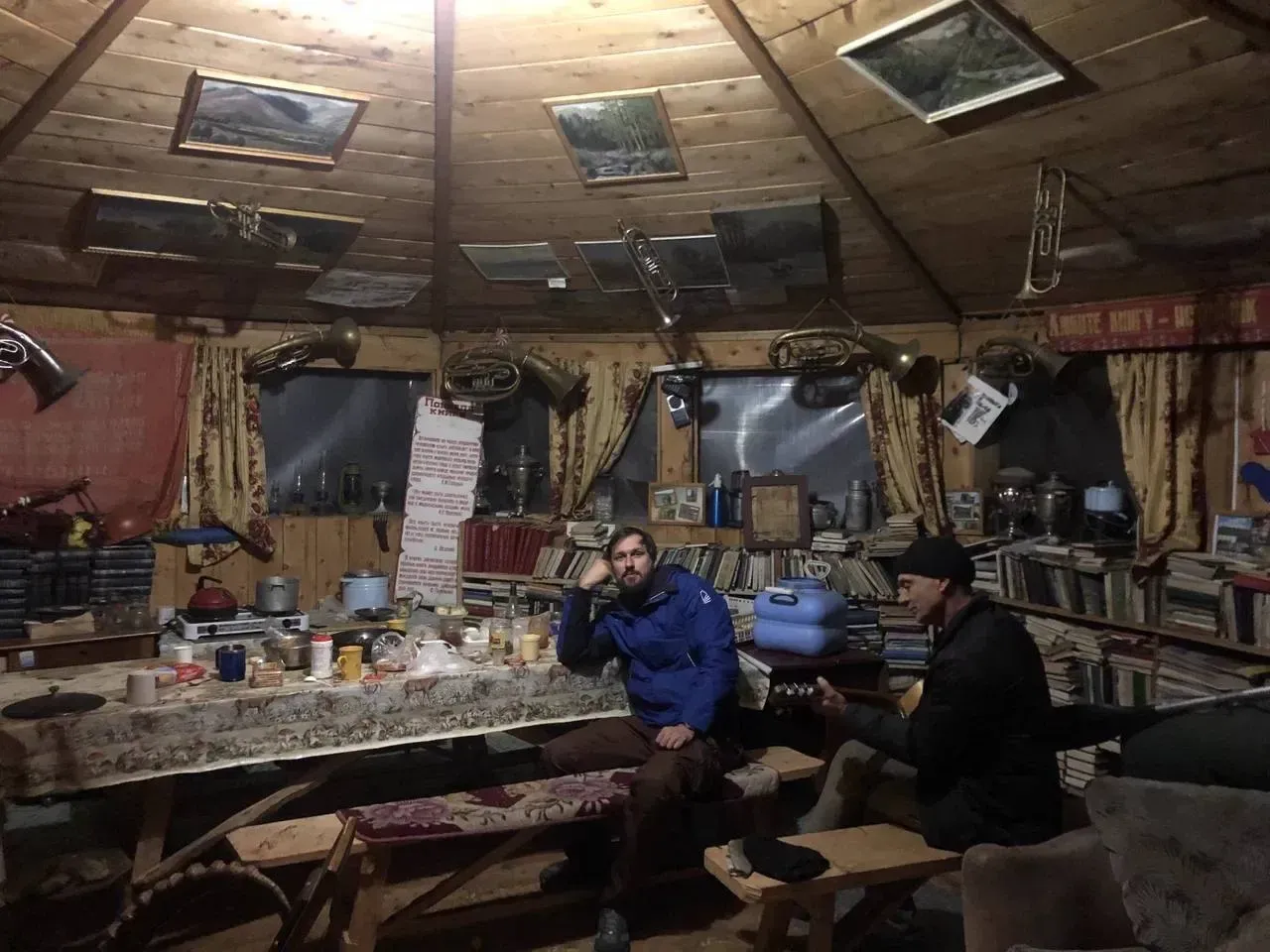 Отдыхаем на легендарной базе. Фото: Денис Теляткин