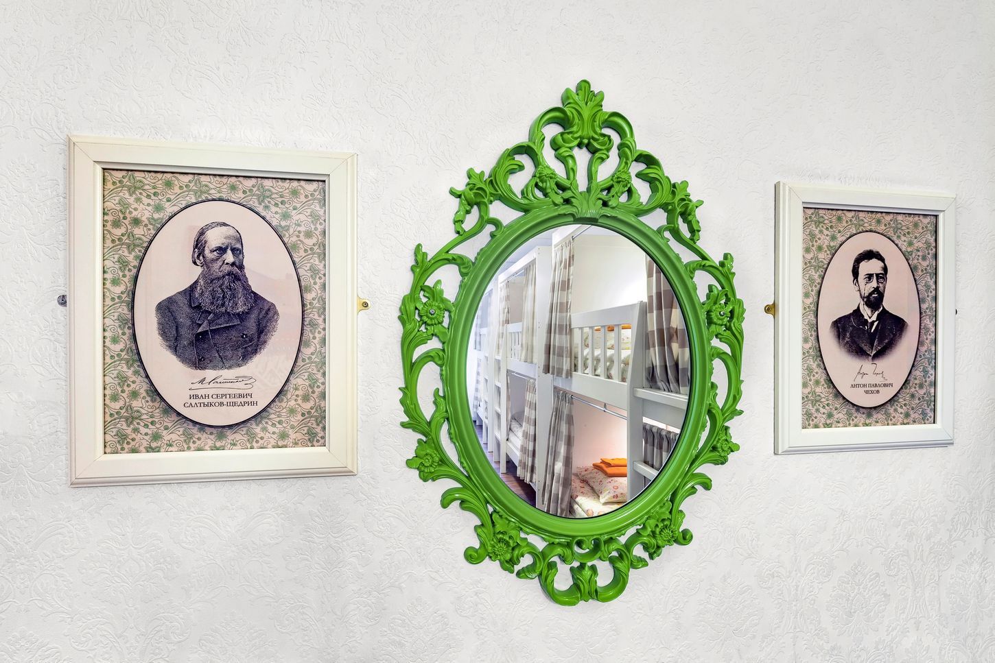 «Свет мой, зеркальце» в «Доме писателей» (фото на Суточно.ру)