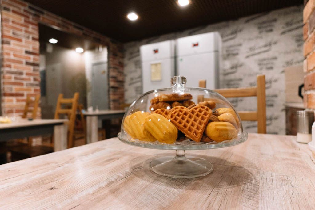 Кухня в хостеле Ester House Premium в Москве (фото на Суточно.ру)