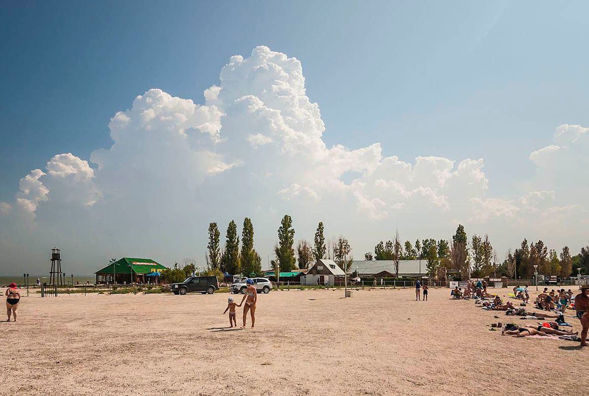 Песчаный пляж в Ейске (AlixSaz / Canva)