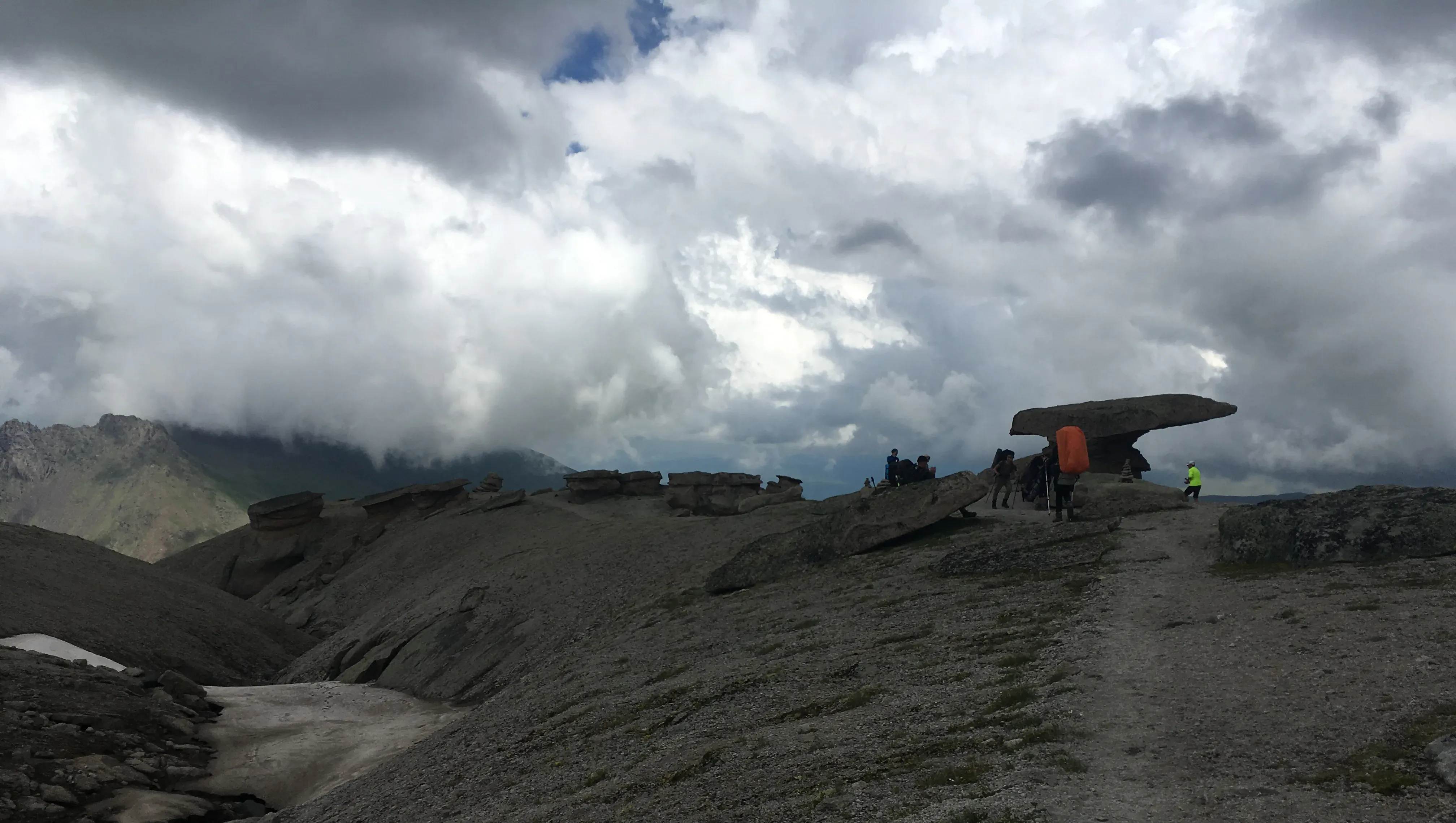 Каменные грибы