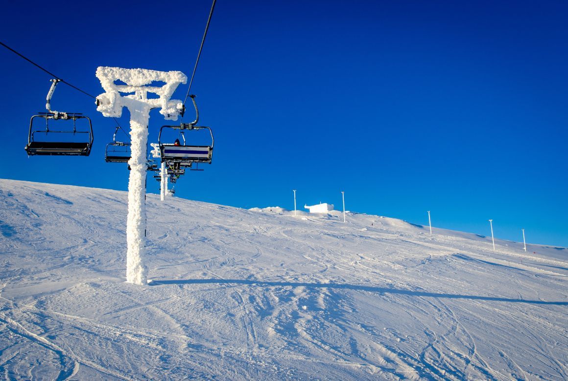 Кировск стабильно интересен горнолыжникам на Суточно.ру (Evgeny Shiryaev / Canva)