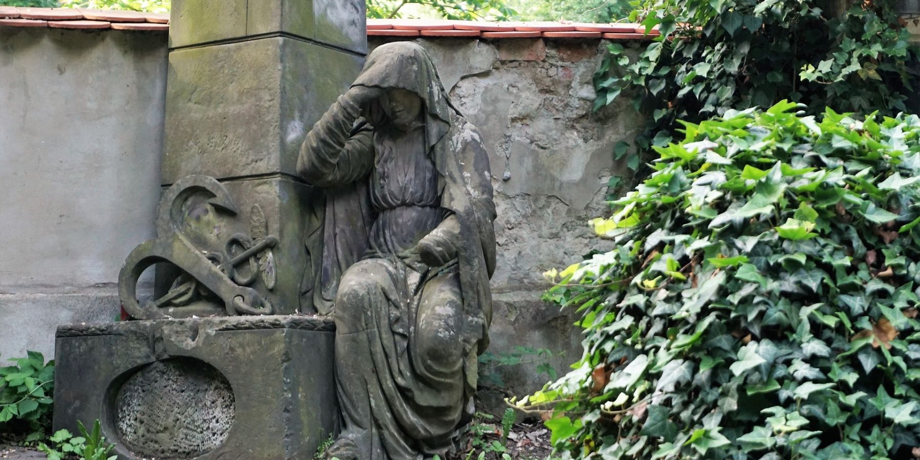 Знаменитые кладбища России: подборка самых красивых захоронений