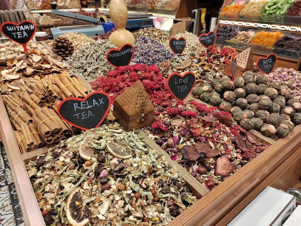 Чай на базаре может быть такой красивый и вкусный. Фото Дарины Устич