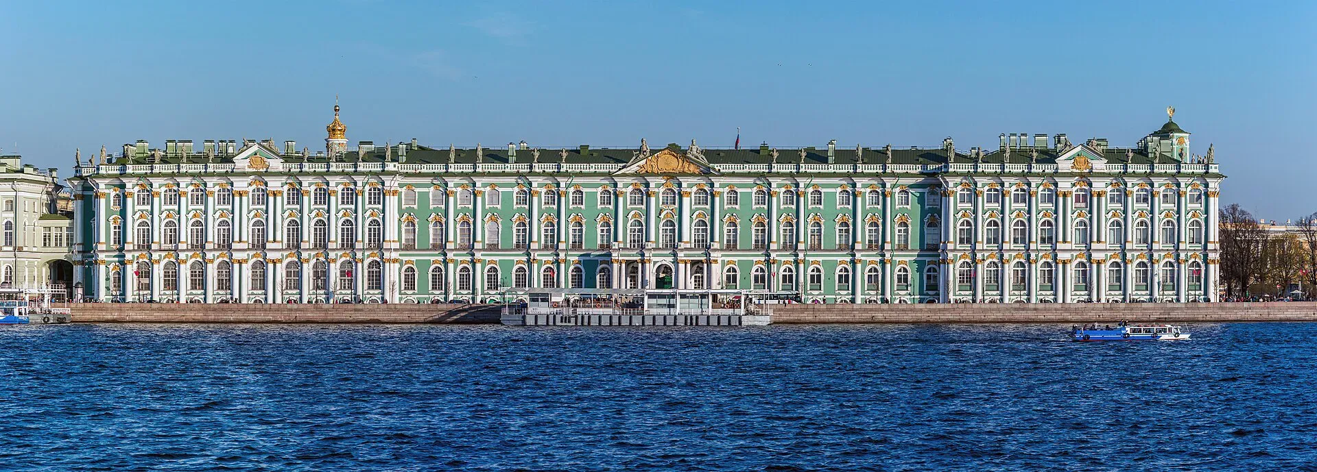 Зимний дворец, вид с акватории Невы (Alex 'Florstein' Fedorov / Wikimedia)