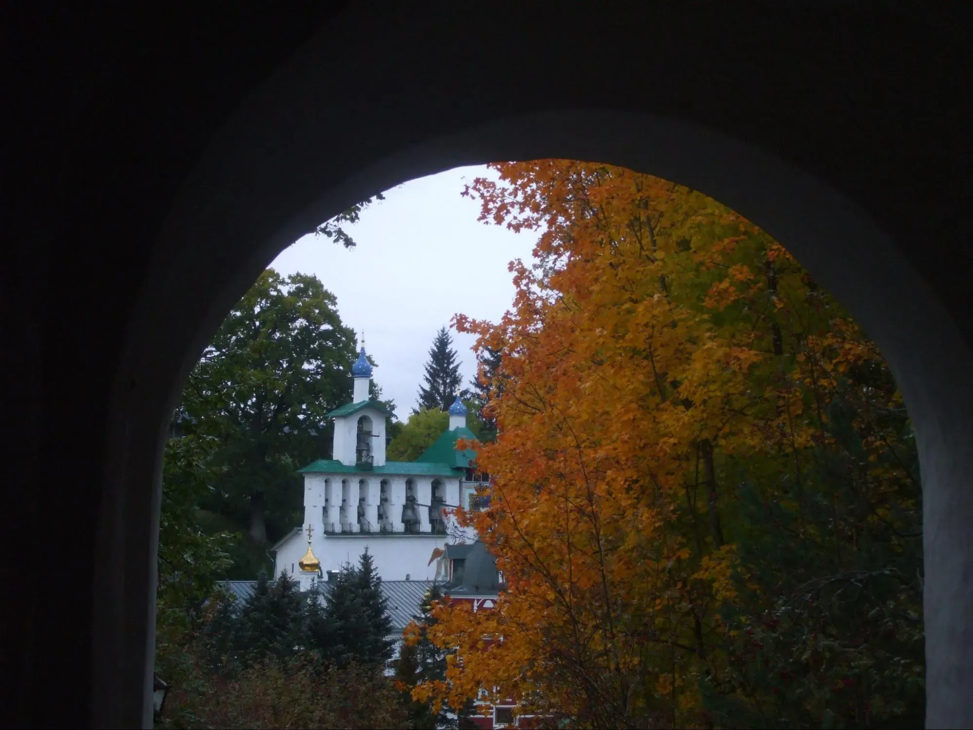 Печорские купола при входе. Фото Дарины Устич
