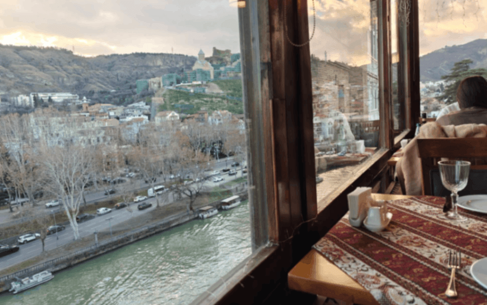 Вид из него же днём. Фото Дарины Устич