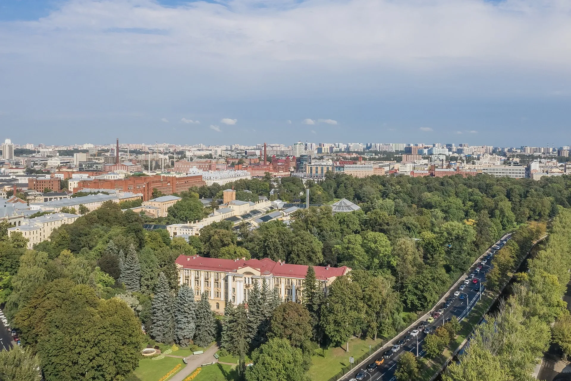 Ботанический сад на Аптекарском острове в Санкт-Петербурге: аэрофотосъёмка / Фото A.Savin / wikimedia