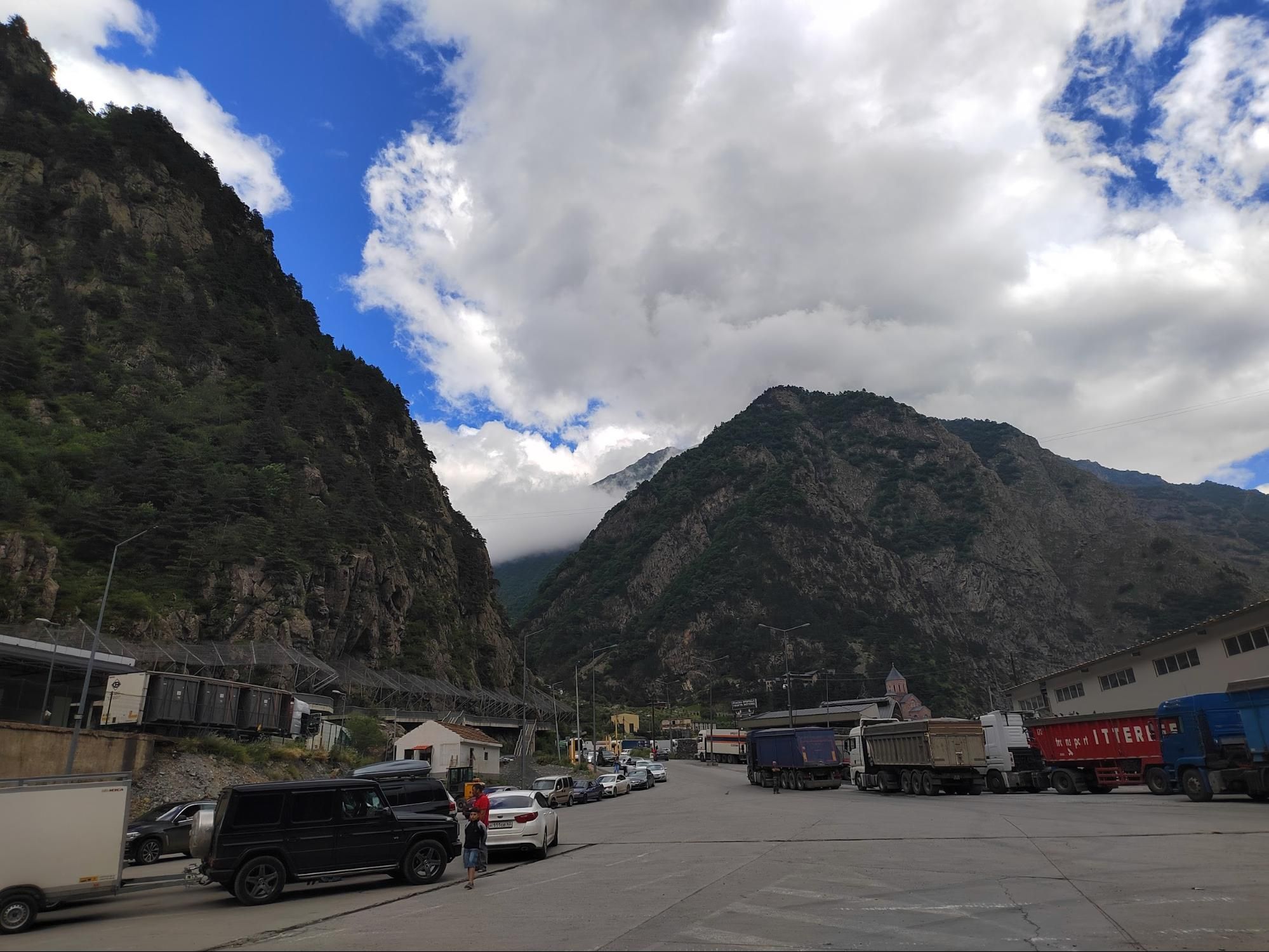 Но на границе готовьтесь к пробкам. Фото Дарины Устич