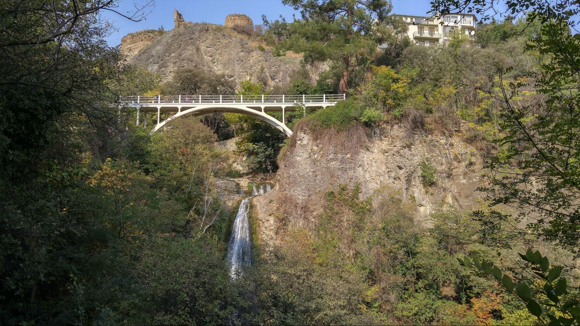 Водопад в Ботаническом саду. Фото:&nbsp;Mostafameraji / Wikimedia