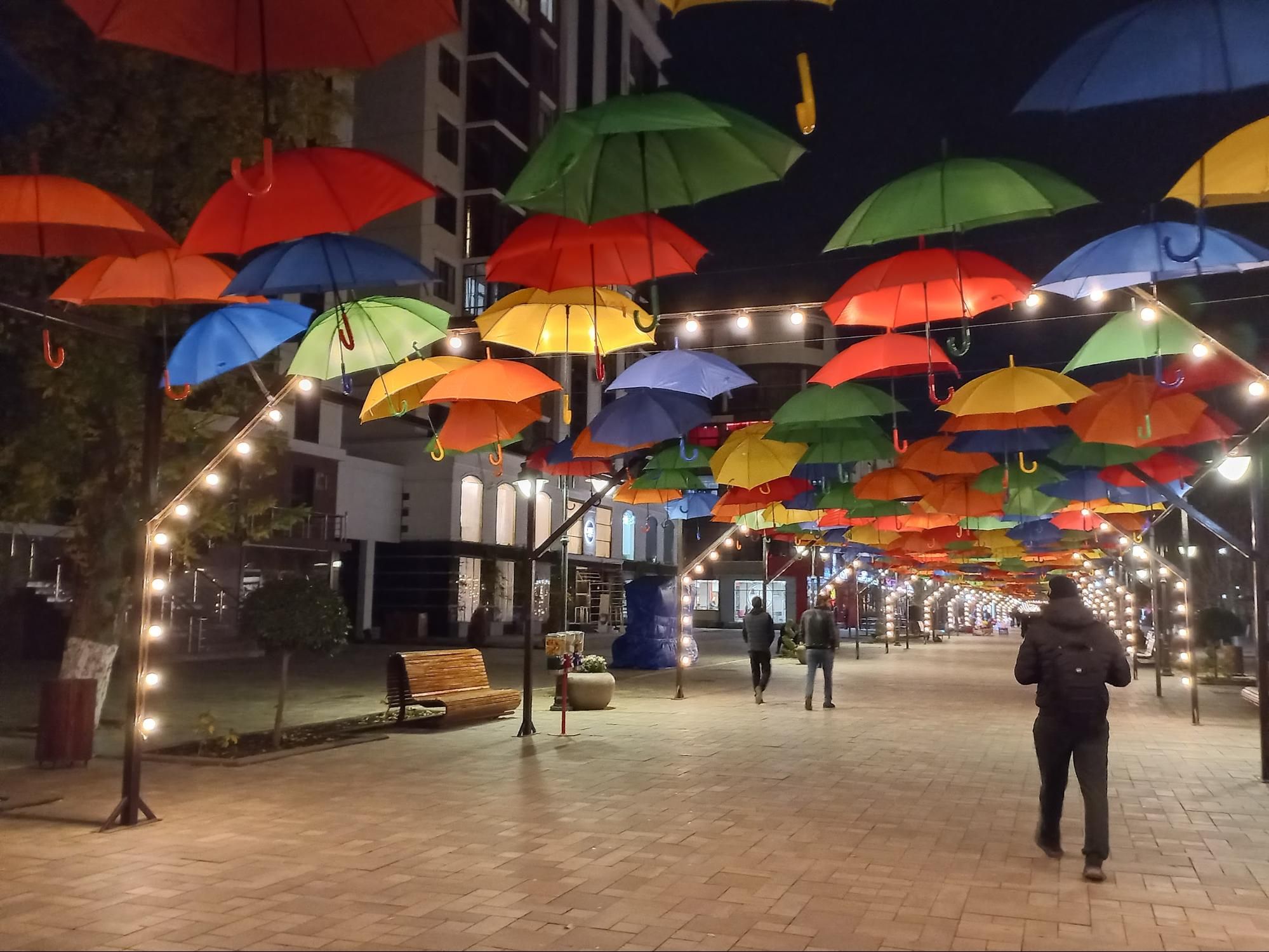 Гулять здесь приятно в любое время суток. Фото Дарины Устич