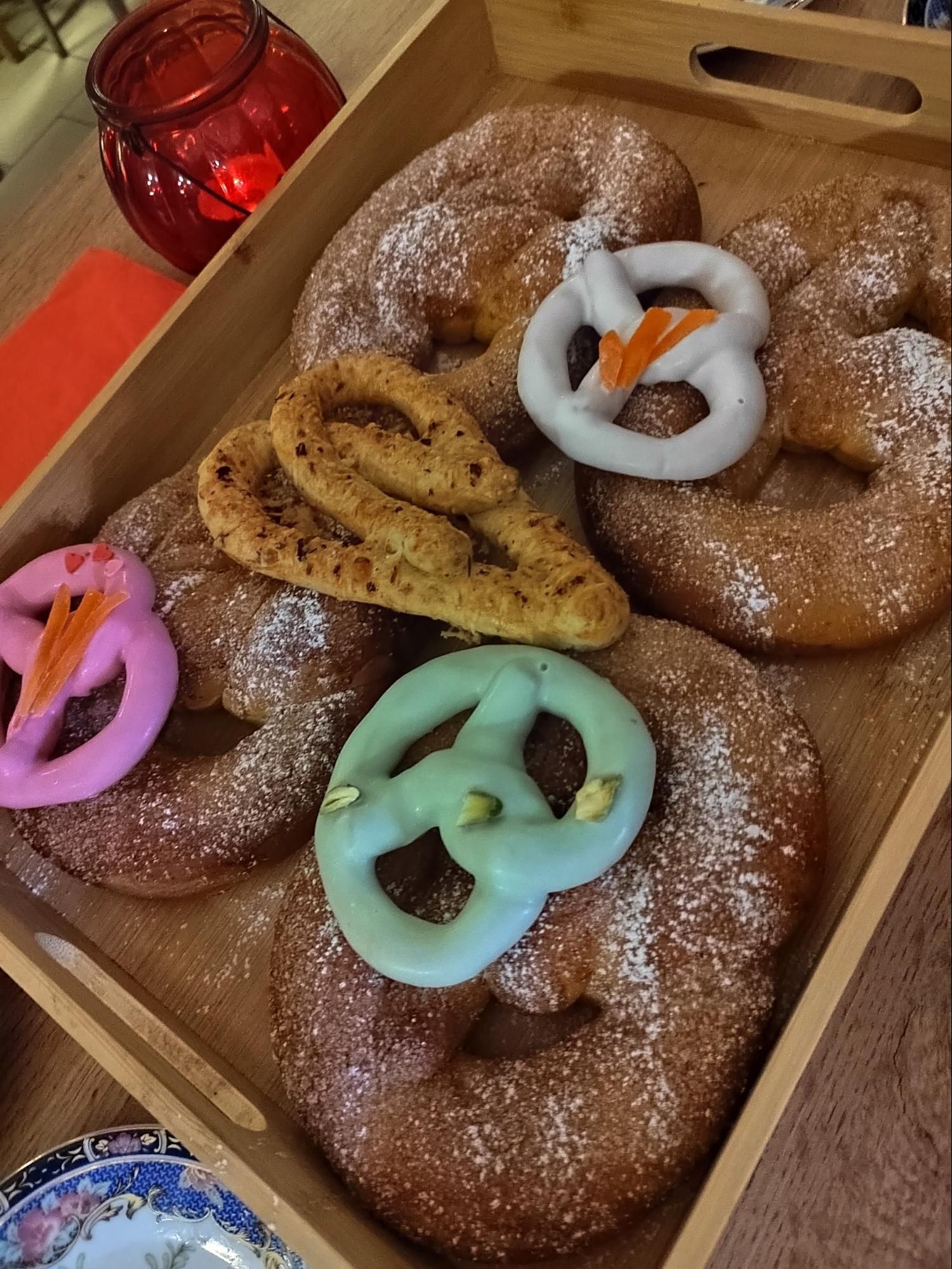 Крендели тут на любой вкус. Фото Дарины Устич