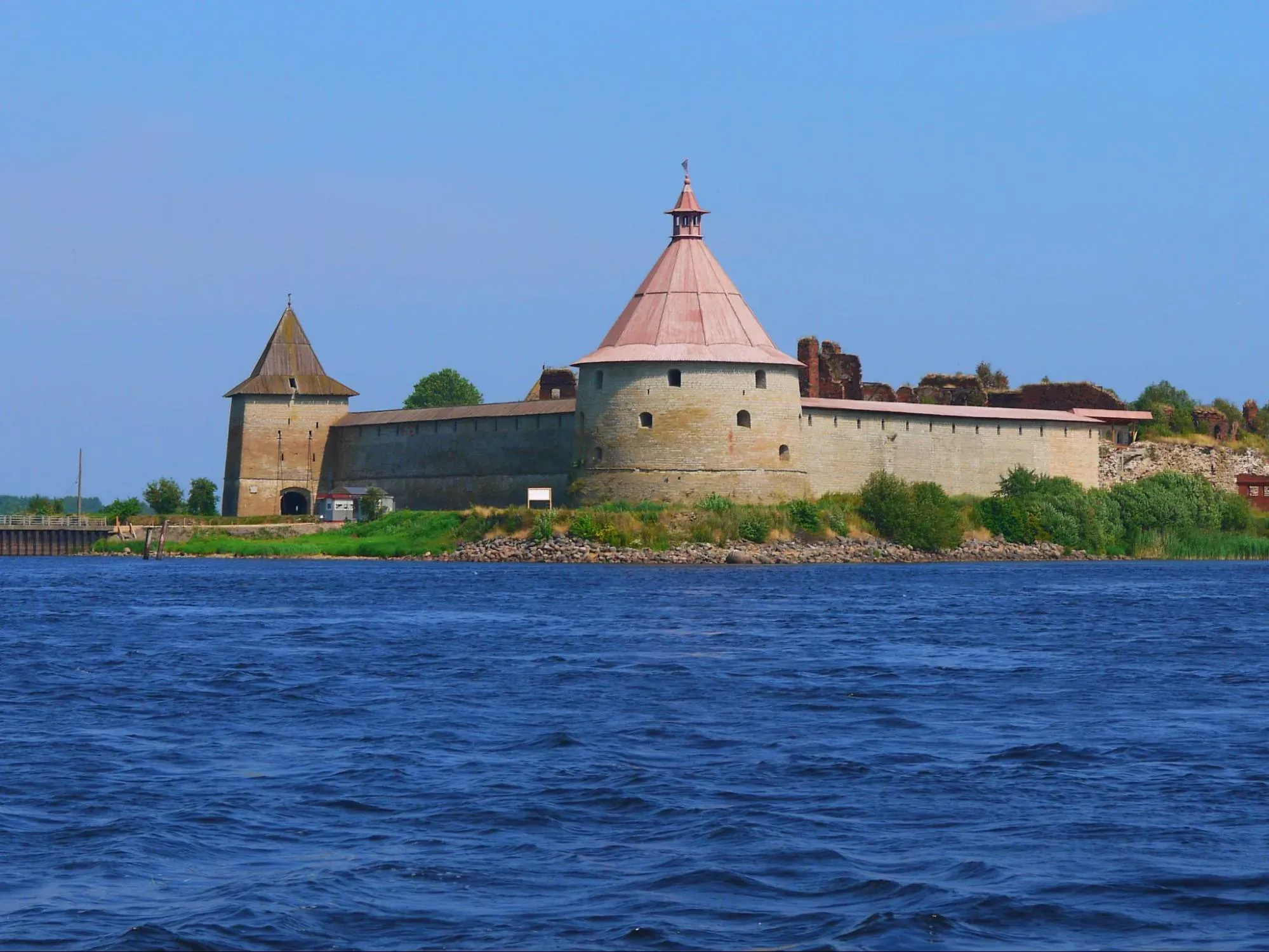 Панорама крепости с воды. Фото: Moneycantbuy / Wikimedia