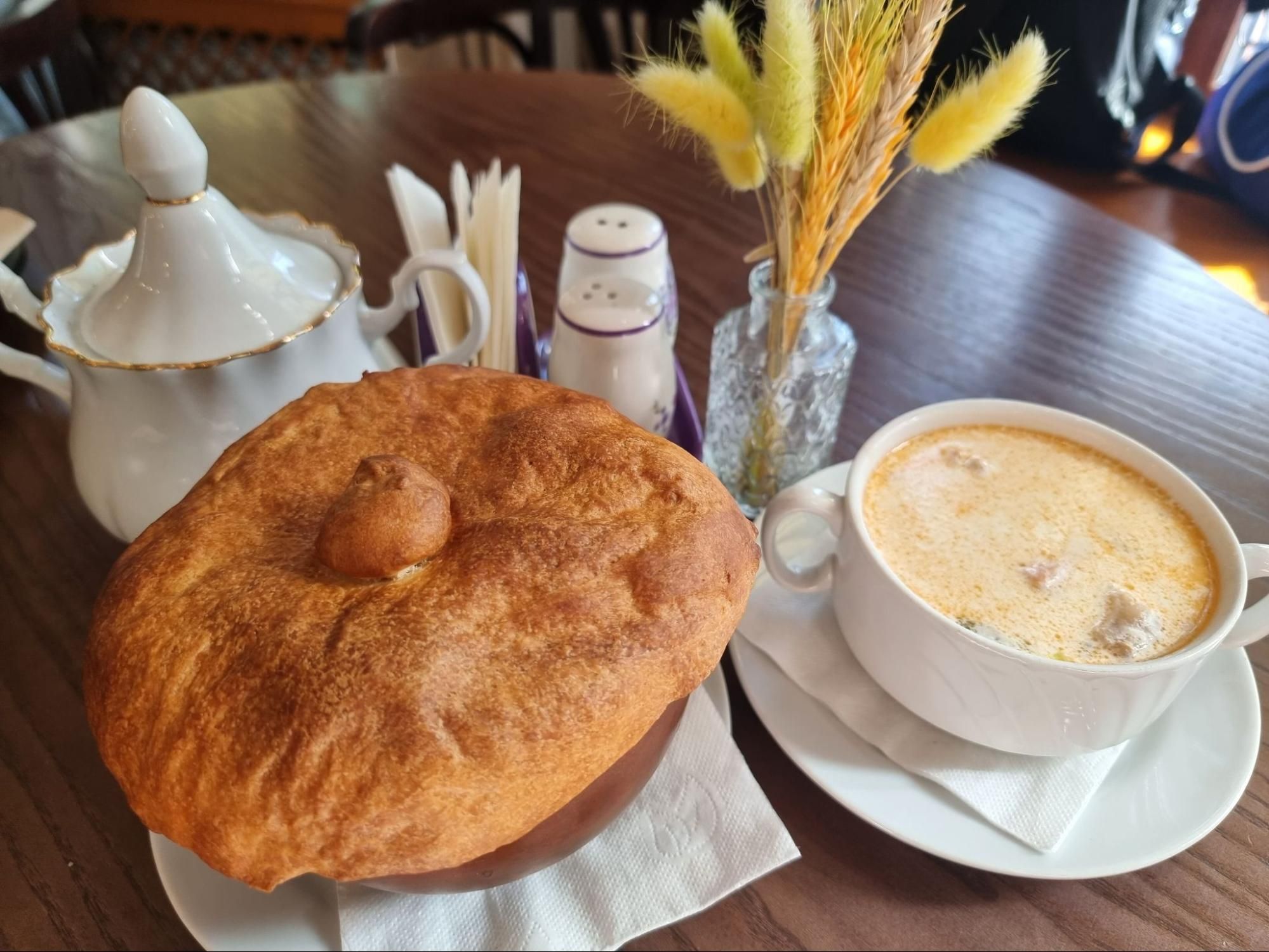 Обед в «Круглой Башне». Фото: A.Morgunovskaya / Wikimedia