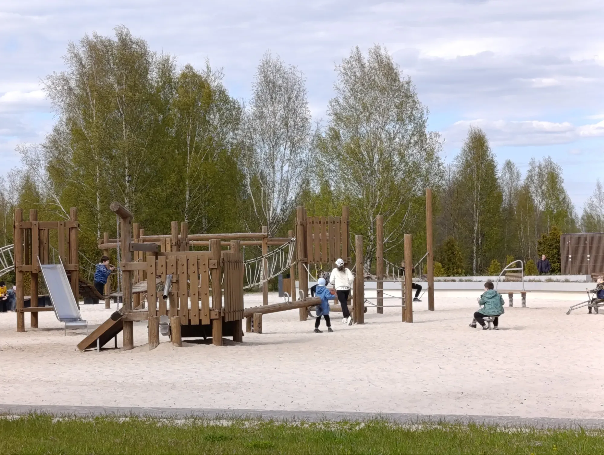 Детская площадка рядом с Северным пляжем / Фото Даши Тереховой