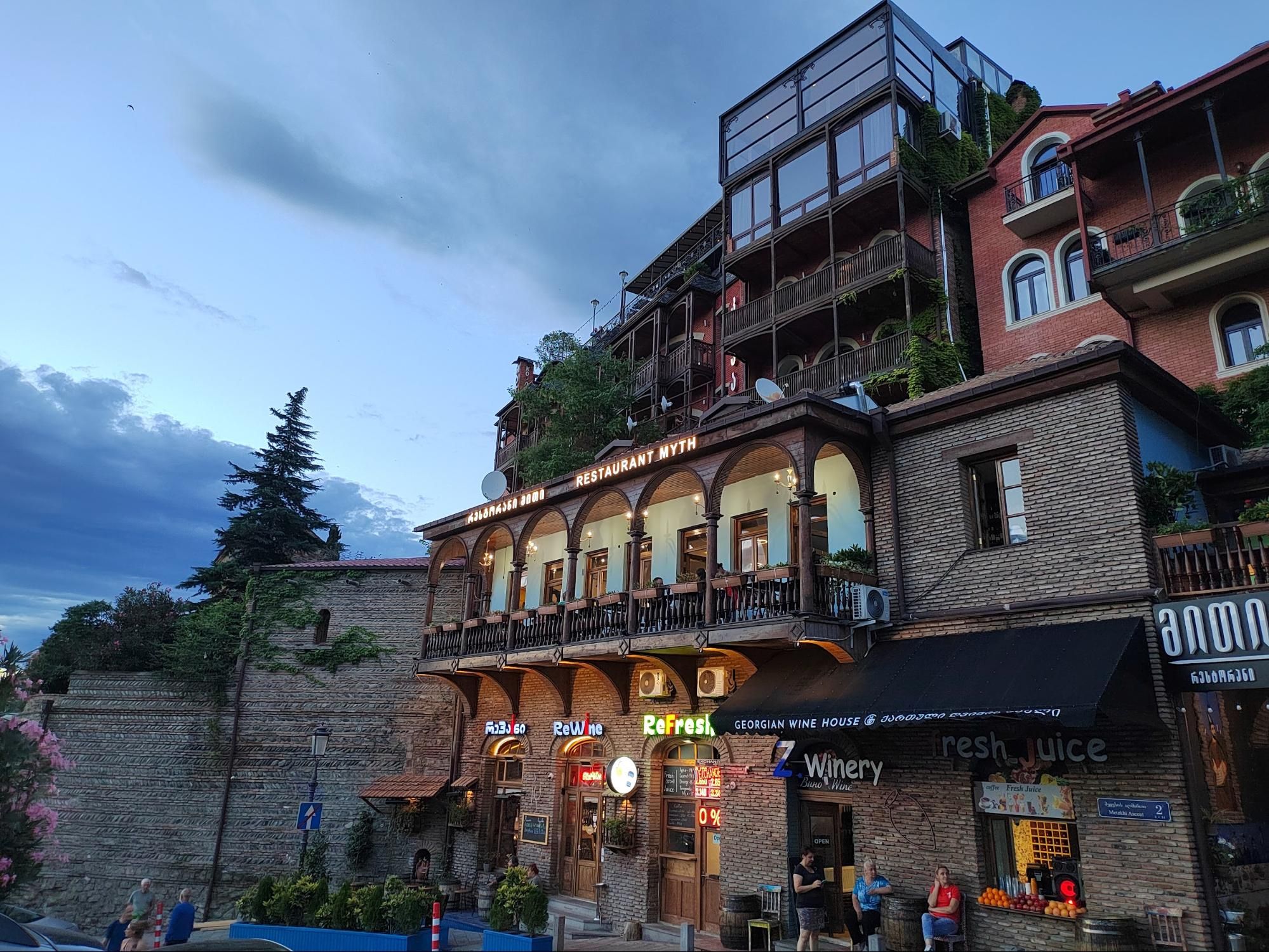 Туристические кафе в Тбилиси. Фото Дарины Устич