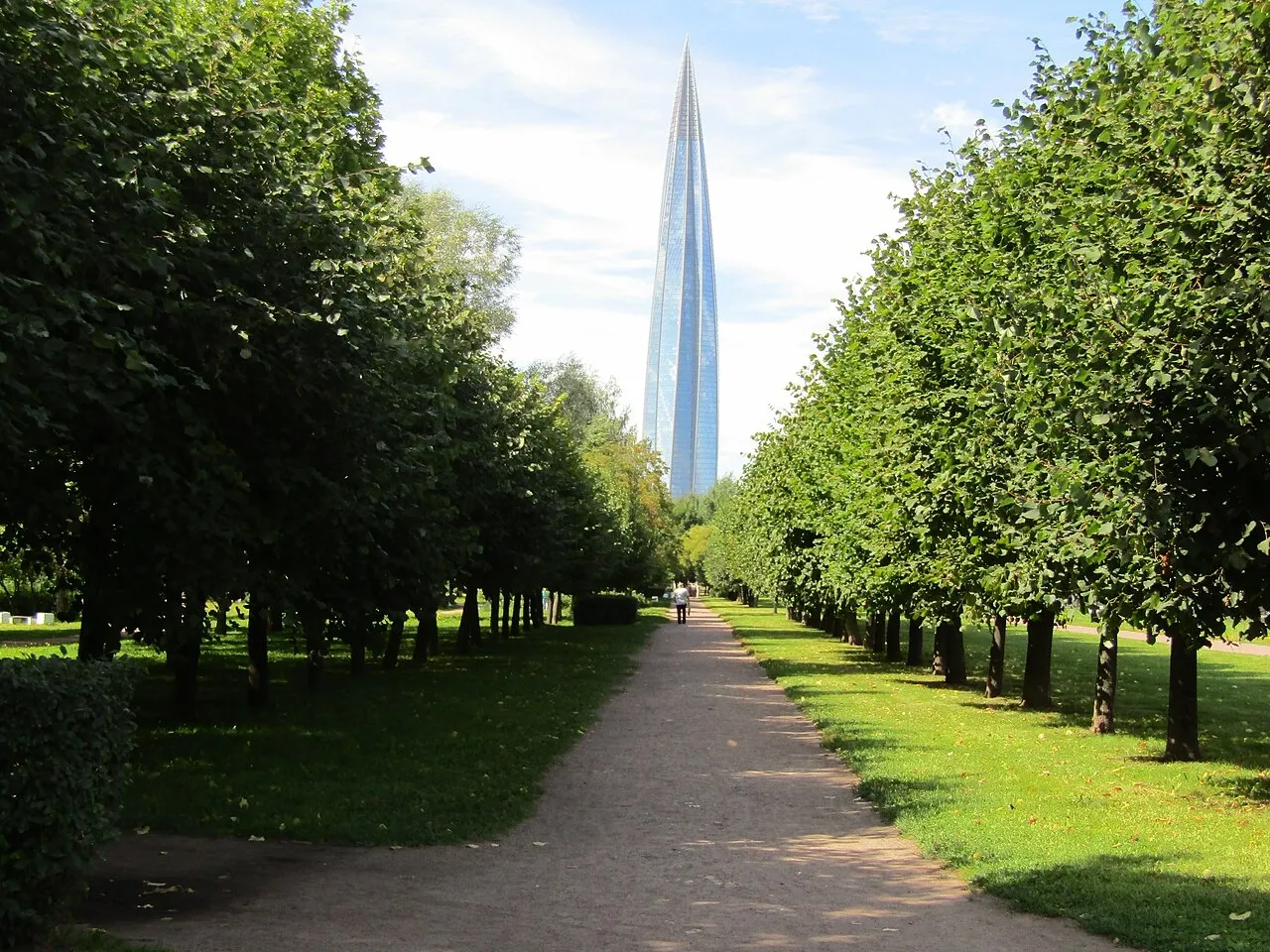 Аллея в парке 300-летия / Фото Germash19 / wikimedia